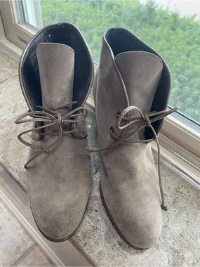 Stuart Weitzman Taupe Suede Lace-Up Ankle Boot Booties Size 9